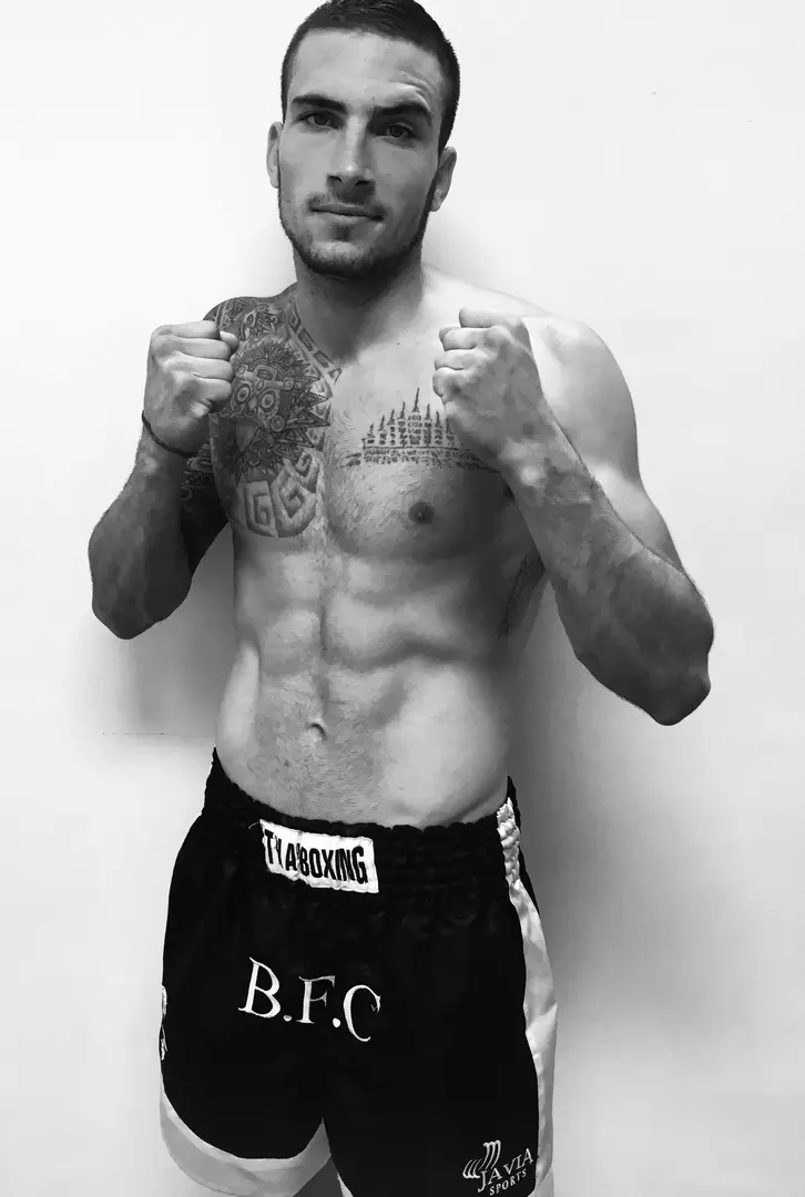 Boxeur professionnel de Dragon Team Moreira